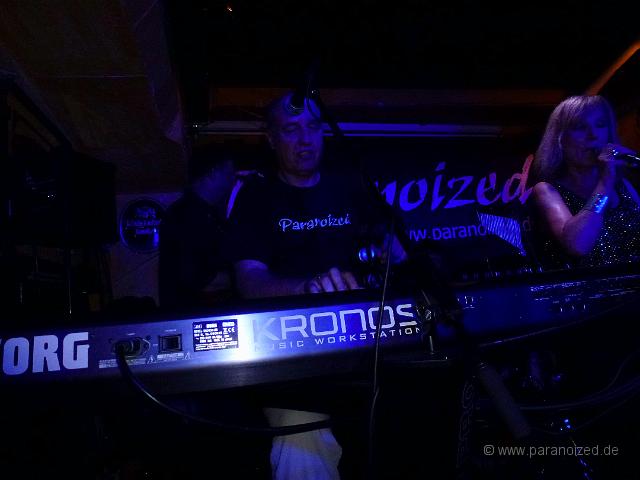 P1040029 - Kopie.JPG - Unser Keyboarder war blau ;)